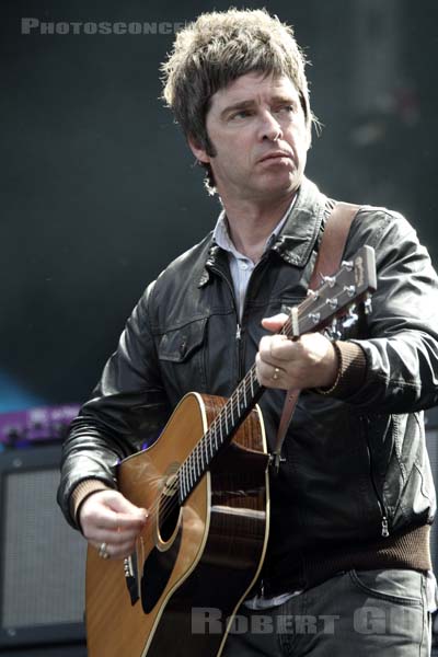 NOEL GALLAGHER'S HIGH FLYING BIRDS - 2012-08-25 - SAINT CLOUD - Domaine National - Grande Scene - 